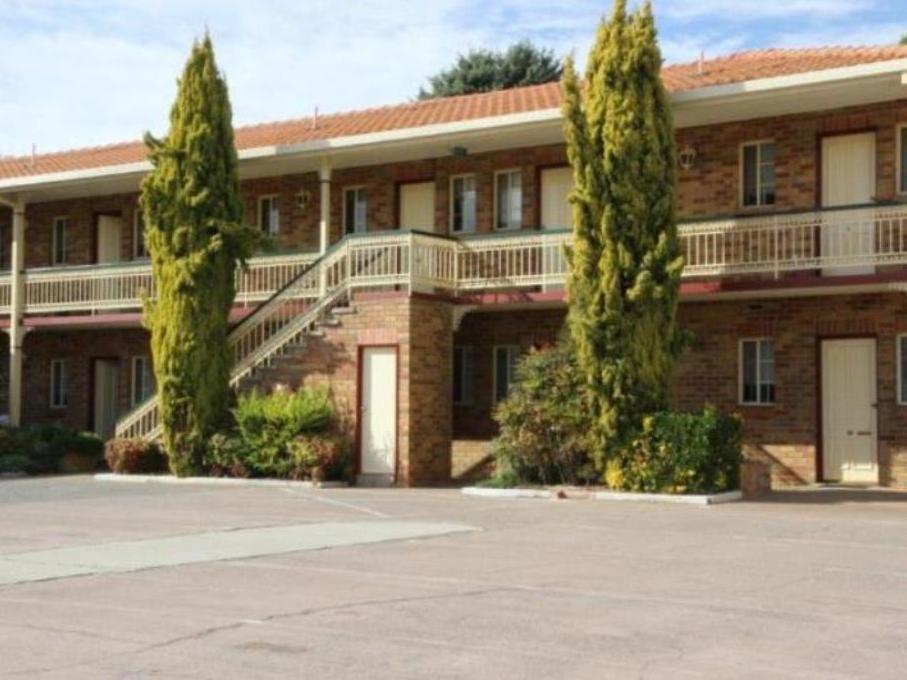 Grand Manor Motor Inn Куинбиан Экстерьер фото