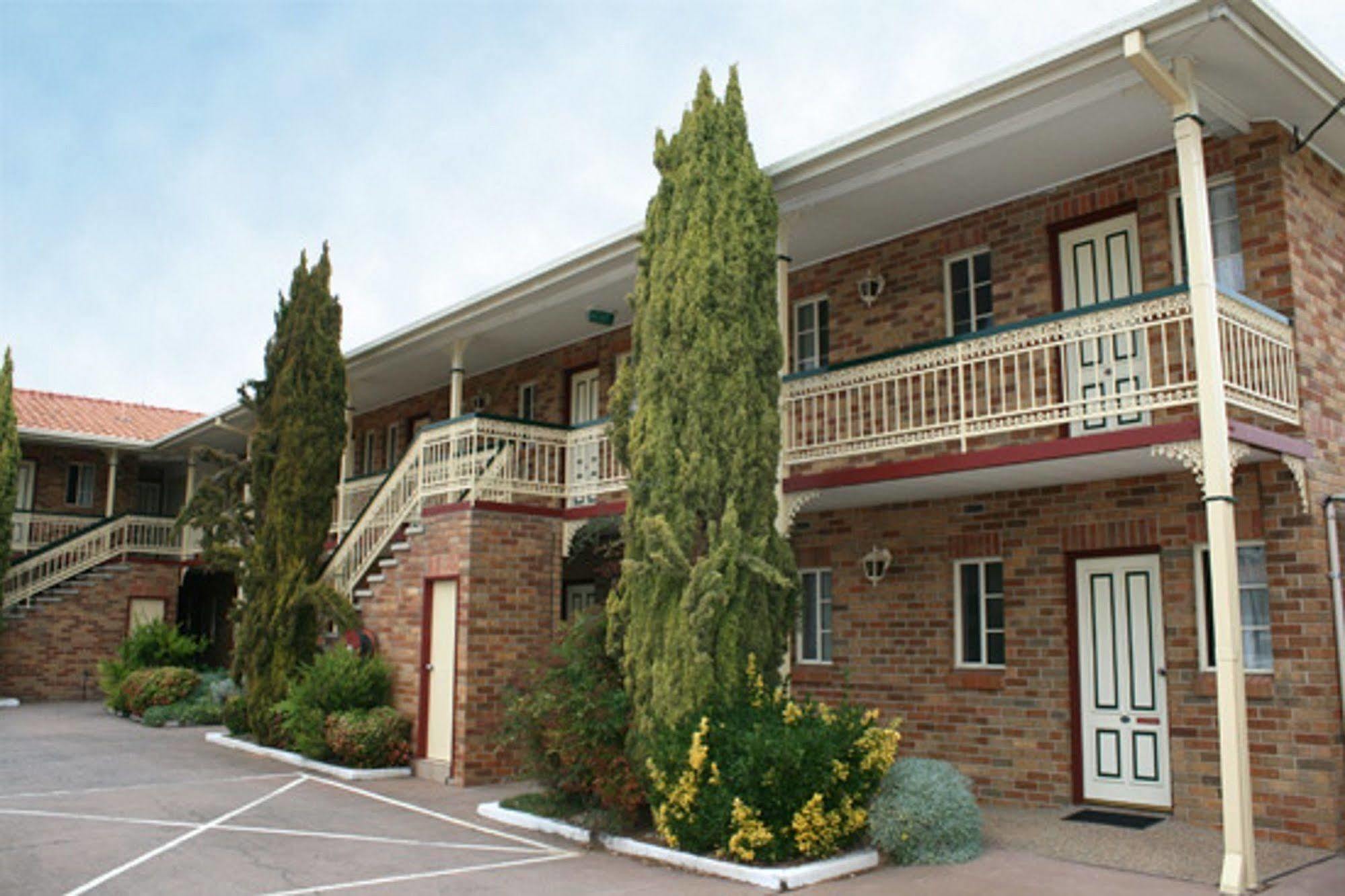 Grand Manor Motor Inn Куинбиан Экстерьер фото